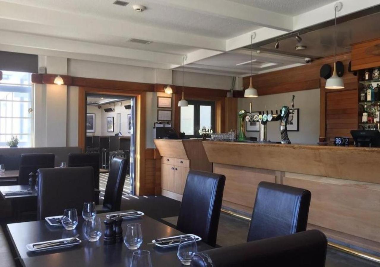 Wigram Hotel Christchurch Buitenkant foto